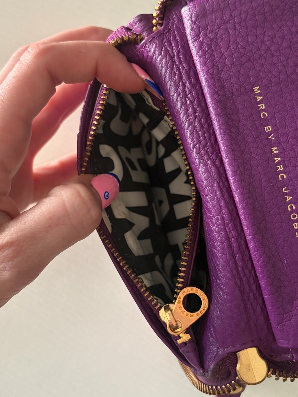 Marc by Marc Jacobs Purple Pebbled Leather Wallet with Gold Plaque - Picture 10 of 14
